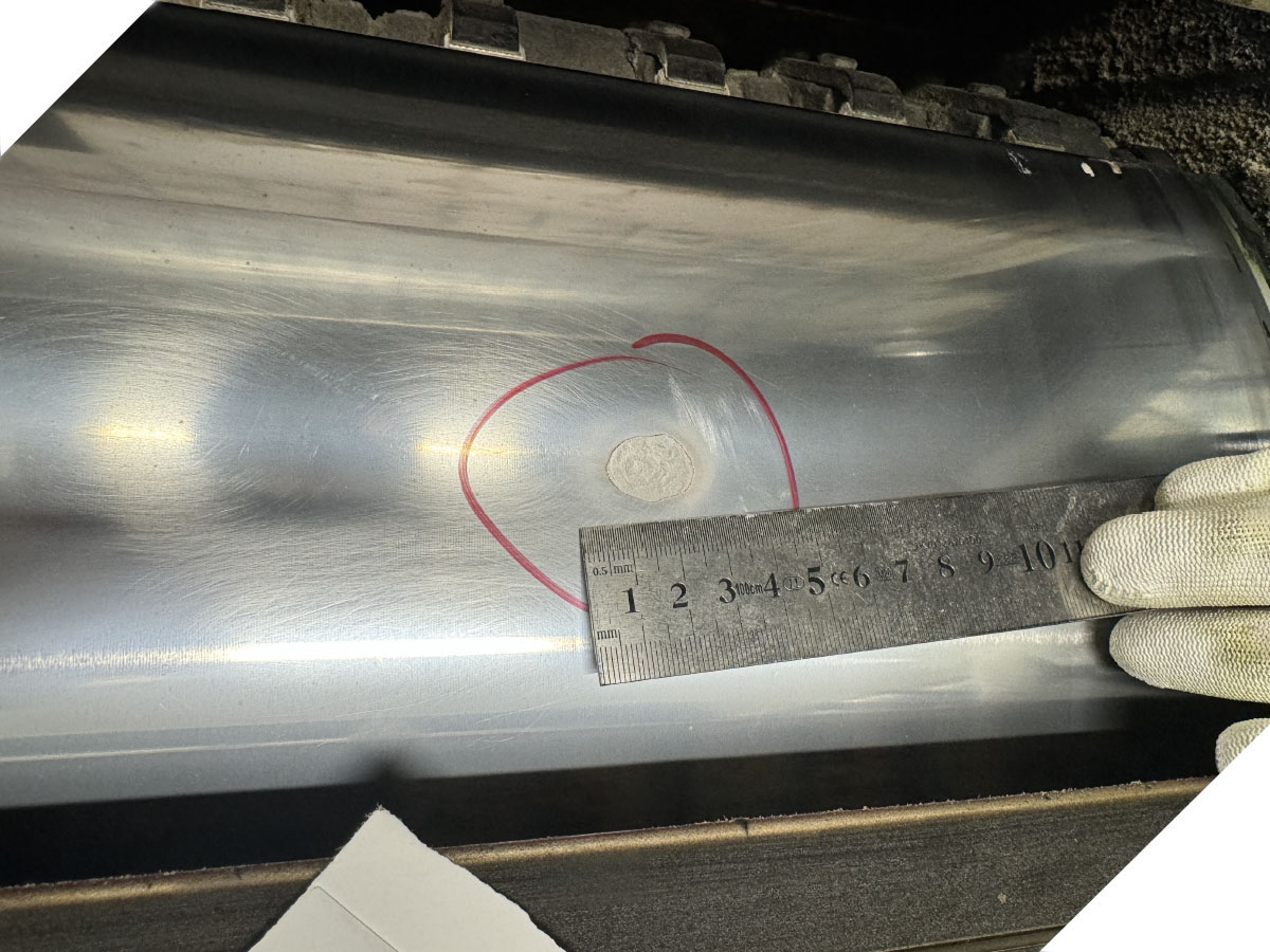 Poorly repaired damage to the printing cylinder of an offset machine