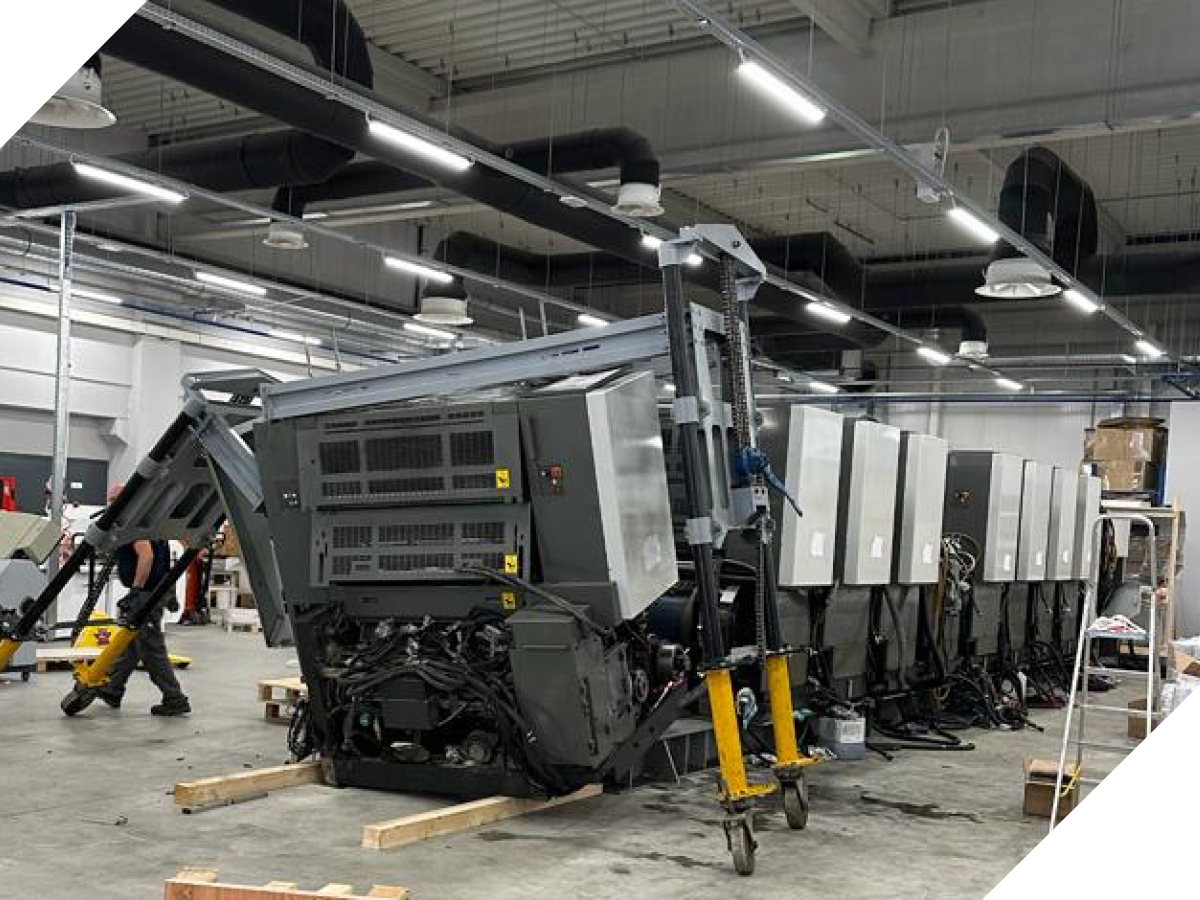 Breakdown of KOMORI LITHRONE printing machine due to broken mounting device