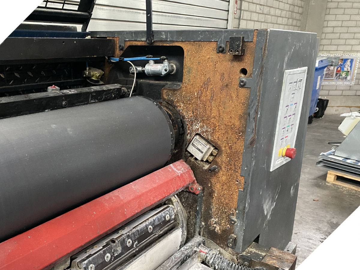 The result of poor cleaning of the print unit of a machine with dry ice